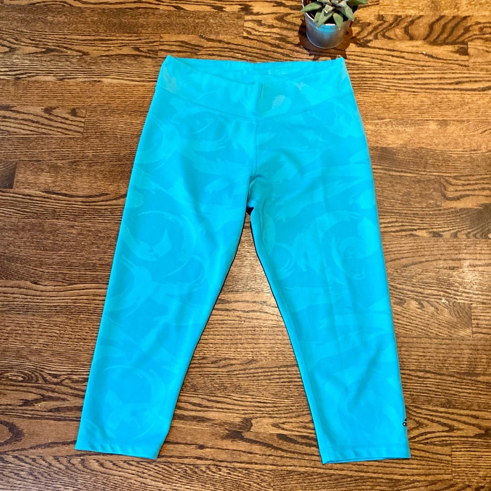 Adidas Climalite Turquoise Patterned Cropped Tights. Size: Large.